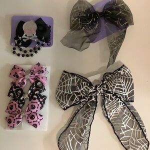 Claire’s Spider Web & Skeletons Bow Hair Set New